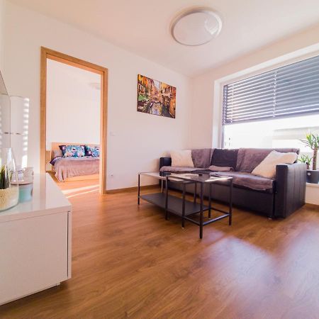 شقة Hradec Králové  في Modern Flat With Large Terrace المظهر الخارجي الصورة