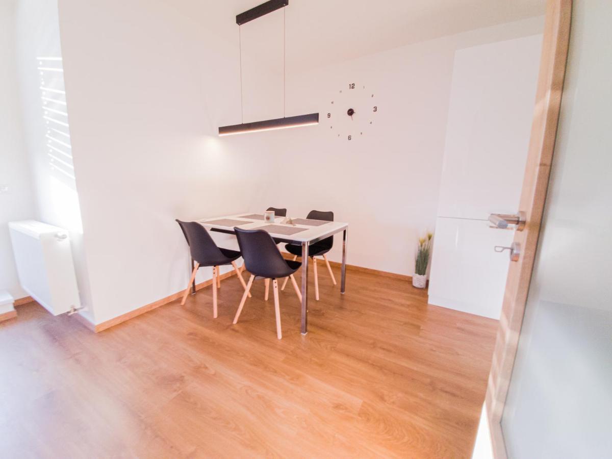 شقة Hradec Králové  في Modern Flat With Large Terrace المظهر الخارجي الصورة