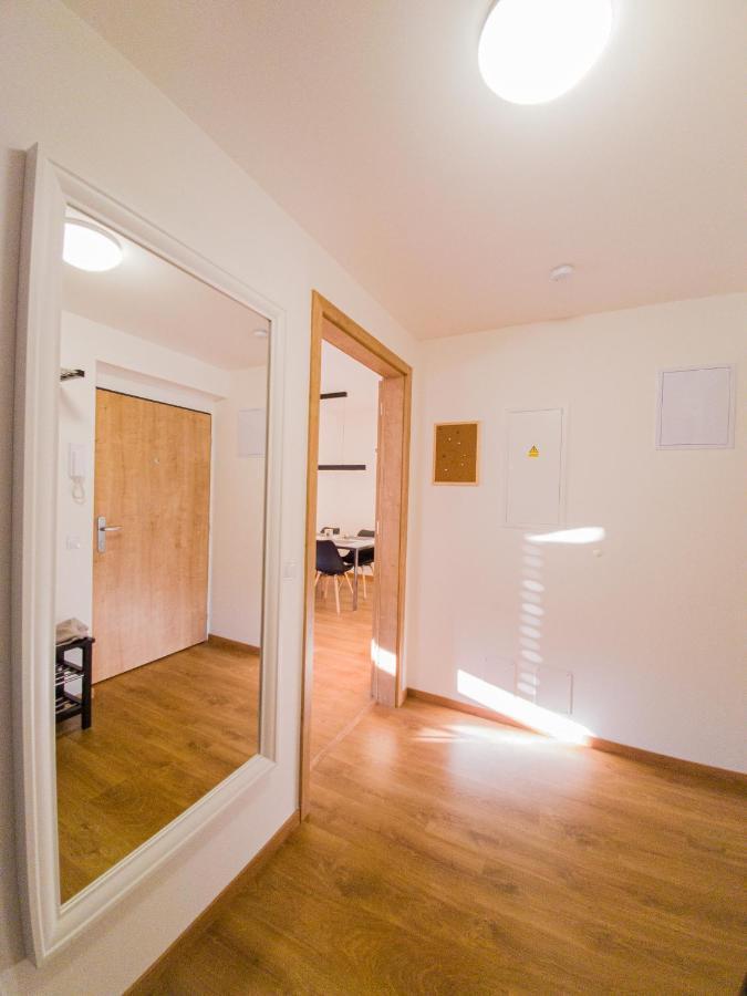 شقة Hradec Králové  في Modern Flat With Large Terrace المظهر الخارجي الصورة