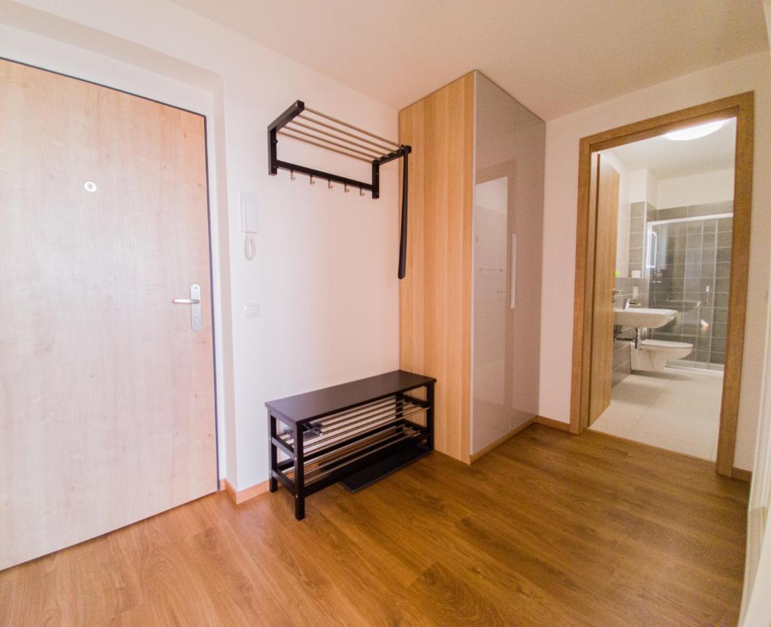 شقة Hradec Králové  في Modern Flat With Large Terrace المظهر الخارجي الصورة