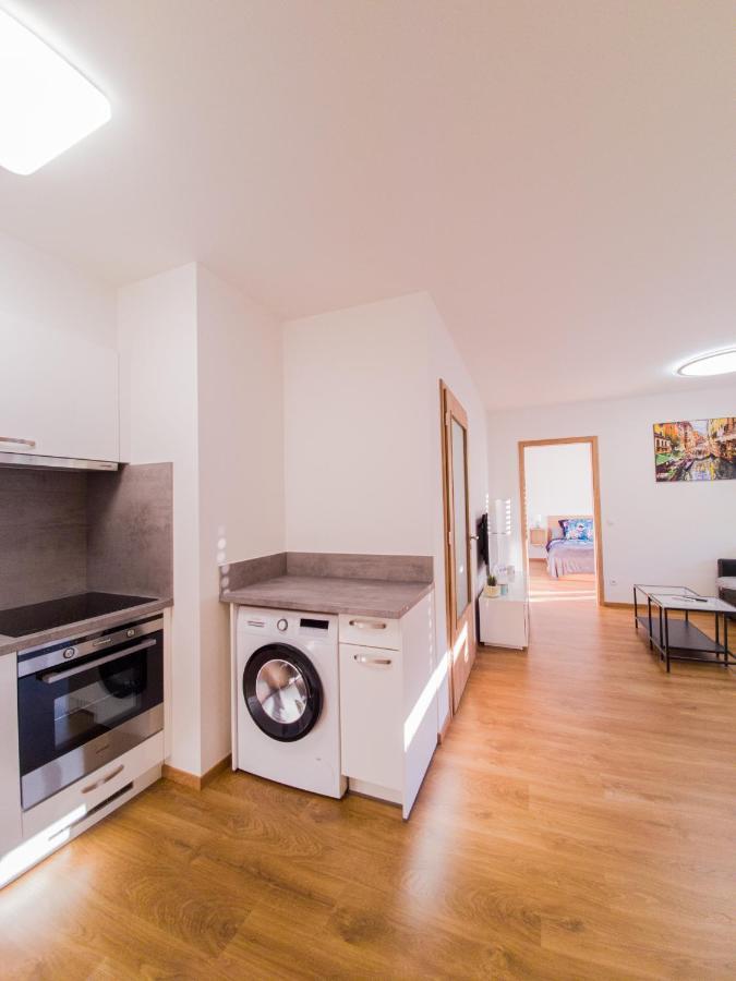 شقة Hradec Králové  في Modern Flat With Large Terrace المظهر الخارجي الصورة