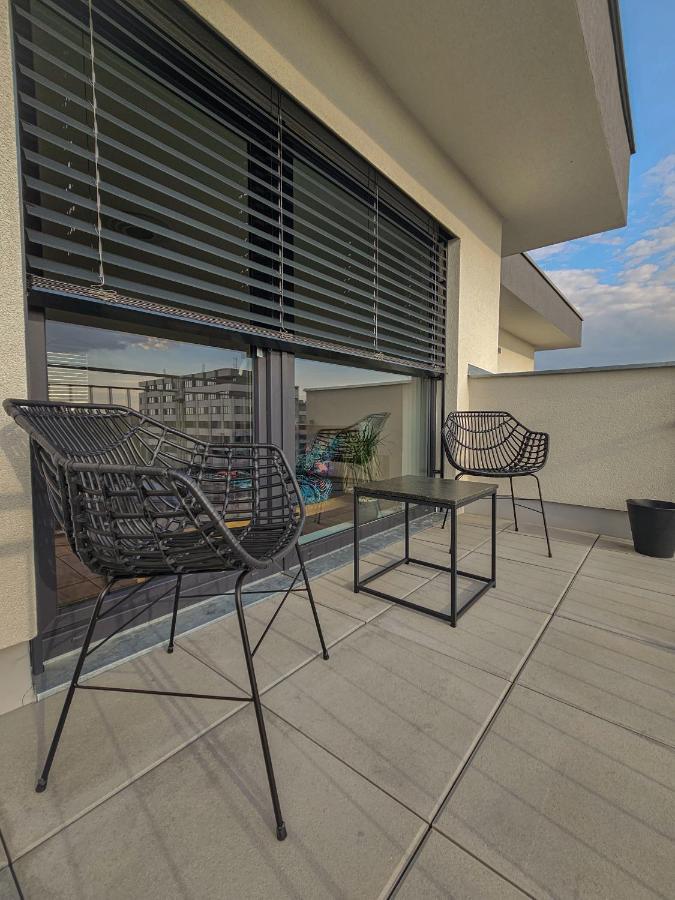 شقة Hradec Králové  في Modern Flat With Large Terrace المظهر الخارجي الصورة